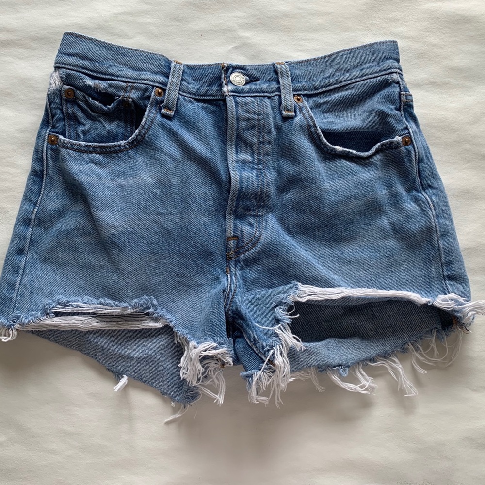 High waisted Levi shorts